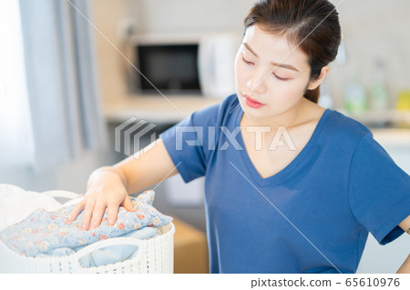 Housewife, housework Housewife, housework 65610976