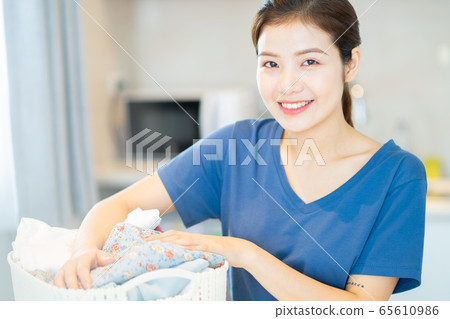 Housewife, housework Housewife, housework 65610986