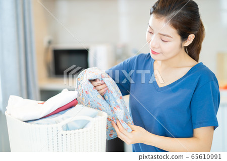 Housewife, housework Housewife, housework 65610991