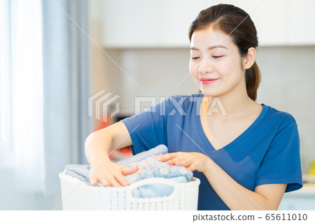 Housewife, housework 65611010