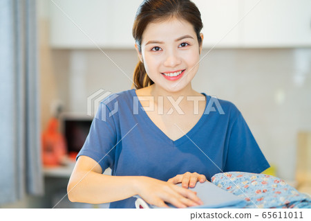 Housewife, housework Housewife, housework 65611011