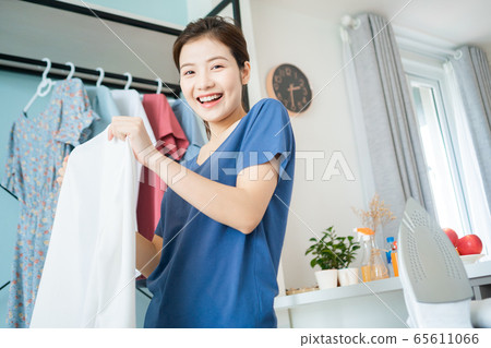 Housewife, housework 65611066