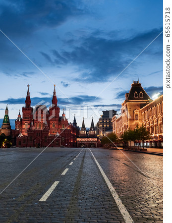 Empty illuminated Red Square and Kremlin, Moscow, Russia 65615718
