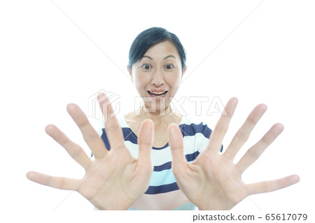 Middle woman Image of startling eyes, startling, stopping with both hands 65617079