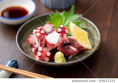 章魚刺身切成薄片 章魚刺身切成薄片 65617222