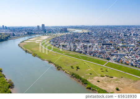 松戶市附近下游的江戶川鳥瞰圖 65618930
