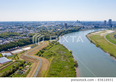 松戶市附近下游的江戶川鳥瞰圖 松戶市附近下游的江戶川鳥瞰圖 65618931