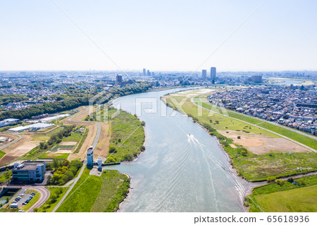 松戶市附近下游的江戶川鳥瞰圖 65618936