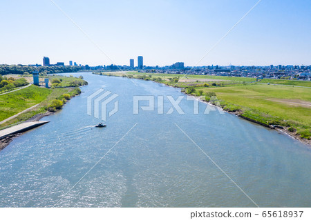 松戶市附近下游的江戶川鳥瞰圖 65618937