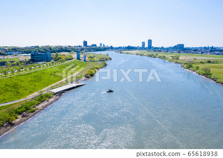 松戶市附近下游的江戶川鳥瞰圖 65618938