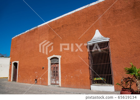 Mexico colorful street corner of Valladoli Mexico colorful street corner of Valladoli 65619134