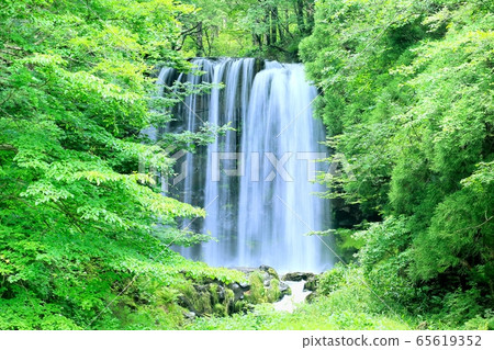 Karasawa waterfall in Sugadaira Kogen in summer Karasawa waterfall in Sugadaira Kogen in summer 65619352