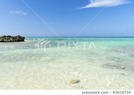 The beautiful sea of Miyakojima 65619734