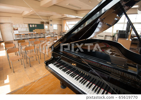 學校教育的學校課堂形象 65619770