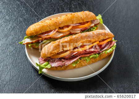 Pastrami sandwich with salted beef 65620017