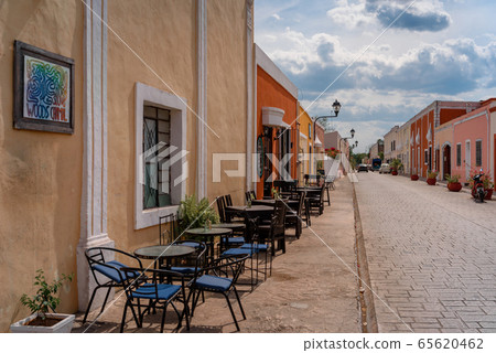 Street in the ancient city of Valladolid in Mexico. 65620462