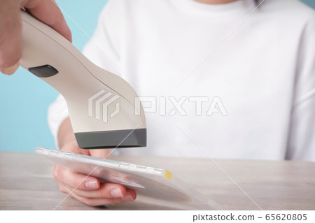 Cash register at a store that buys or rents discs 65620805