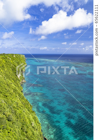 Coral reef sea from the cliffs of Irabu Island Coral reef sea from the cliffs of Irabu Island 65622111