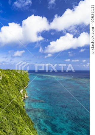 Coral reef sea from the cliffs of Irabu Island 65622112