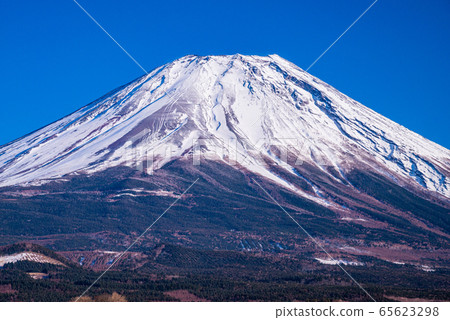 (Shizuoka Prefecture) Evening view of Mt. Fuji during the harsh winter (Shizuoka Prefecture) Evening view of Mt. Fuji during the harsh winter 65623298