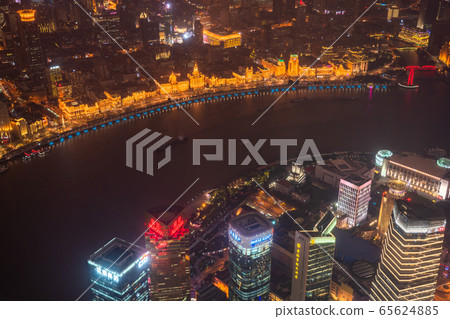 <<上海>>中國經濟中心上海市中心的夜景 65624885
