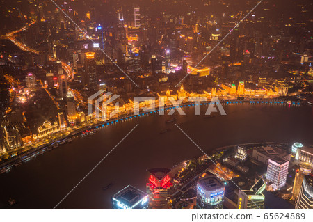 << Shanghai >> Night view of downtown Shanghai, the center of the Chinese economy << Shanghai >> Night view of downtown Shanghai, the center of the Chinese economy 65624889
