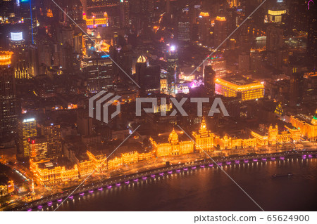 << Shanghai >> Night view of downtown Shanghai, the center of the Chinese economy 65624900