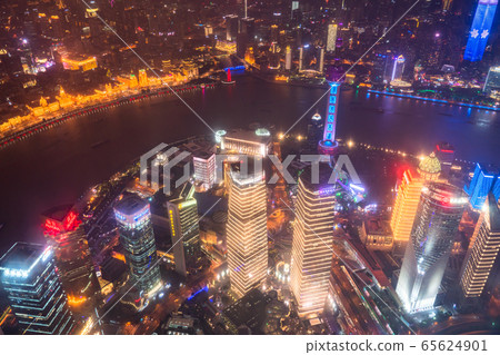 << Shanghai >> Night view of downtown Shanghai, the center of the Chinese economy << Shanghai >> Night view of downtown Shanghai, the center of the Chinese economy 65624901