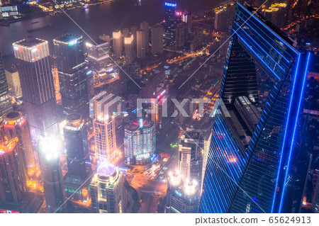 << Shanghai >> Night view of downtown Shanghai, the center of the Chinese economy << Shanghai >> Night view of downtown Shanghai, the center of the Chinese economy 65624913