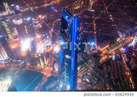<< Shanghai >> Night view of downtown Shanghai, the center of the Chinese economy 65624916
