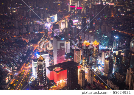 <上海>世紀大道站附近的浦東夜景 <上海>世紀大道站附近的浦東夜景 65624921