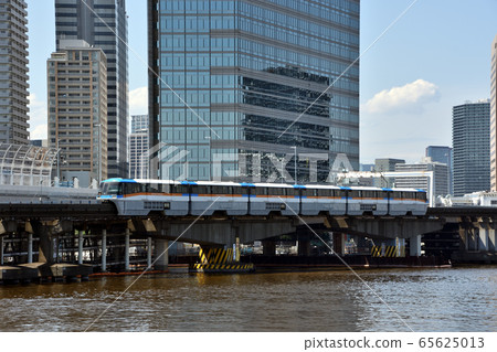 東京單軌電車在Tennozu Isle附近運行 65625013