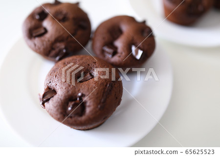 Detailed picture of brownies 65625523