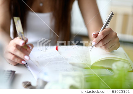 Smart business lady 65625591