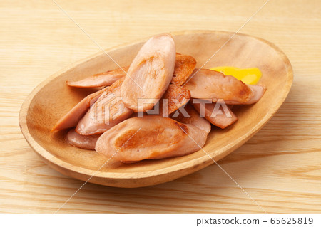 Saute of fish sausage 65625819