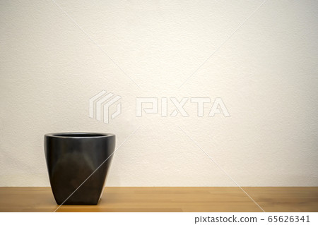 Black glass with a concrete background 65626341