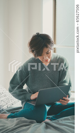 female, lady, woman 65627506