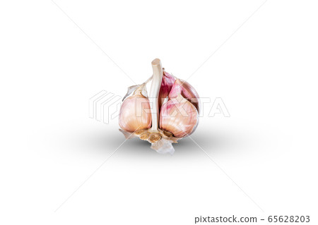 Head with many cloves of garlic on white background Head with many cloves of garlic on white background 65628203