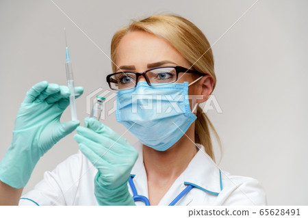 health medical worker woman holding vaccine and syringe 65628491
