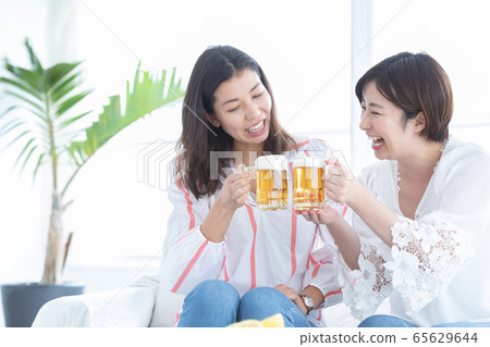 婦女協會-啤酒歡呼 婦女協會-啤酒歡呼 65629644