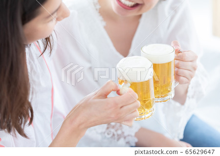 婦女協會-啤酒歡呼 婦女協會-啤酒歡呼 65629647