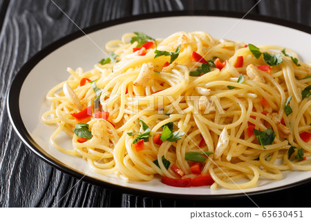 Tasty aglio e olio pasta with fried garlic, 65630451