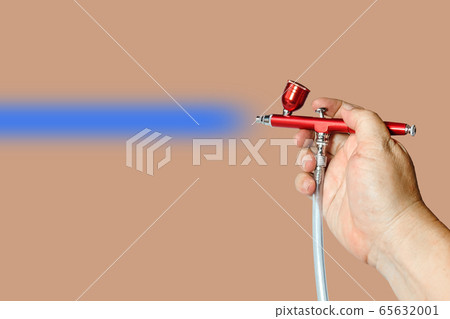 Red airbrush spray tool in hand for paintingg Red airbrush spray tool in hand for paintingg 65632001