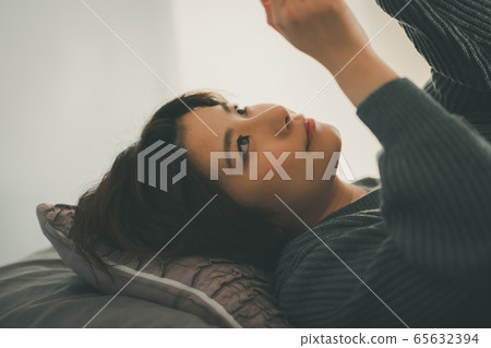 female, lady, woman 65632394