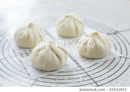 Meat bun making at home Meat bun before steaming Meat bun making at home Meat bun before steaming 65632652