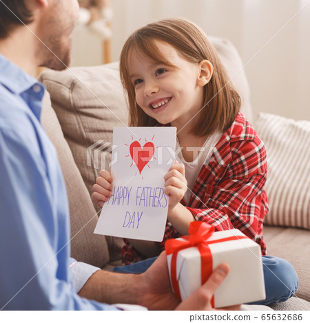 Portrait of little girl greeting her dad with Father Day 65632686