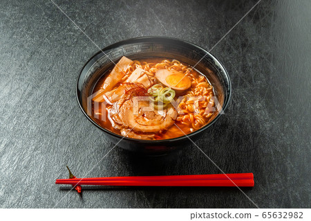 Tantan noodles is a very spicy noodle Tantan noodles is a very spicy noodle 65632982