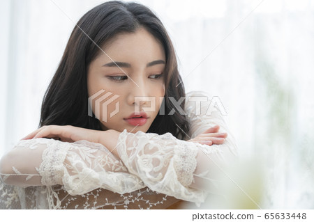 美女女孩白 65633448