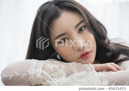 美女女孩白 65633453