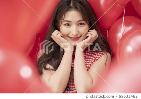 Party women balloons red 65633462